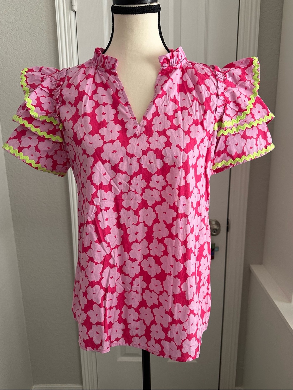 NWOT Boutique Pink Floral Ruffle Sleeve Top with Neon Ric Rac Trim Size Small